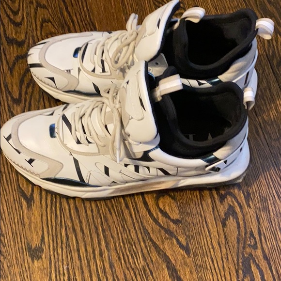 Shoes - Picture 2 of 4